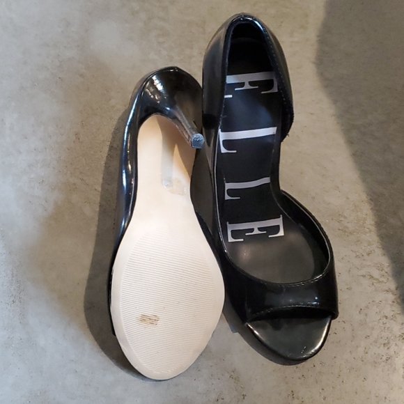 Elle Heels - Picture 3 of 4